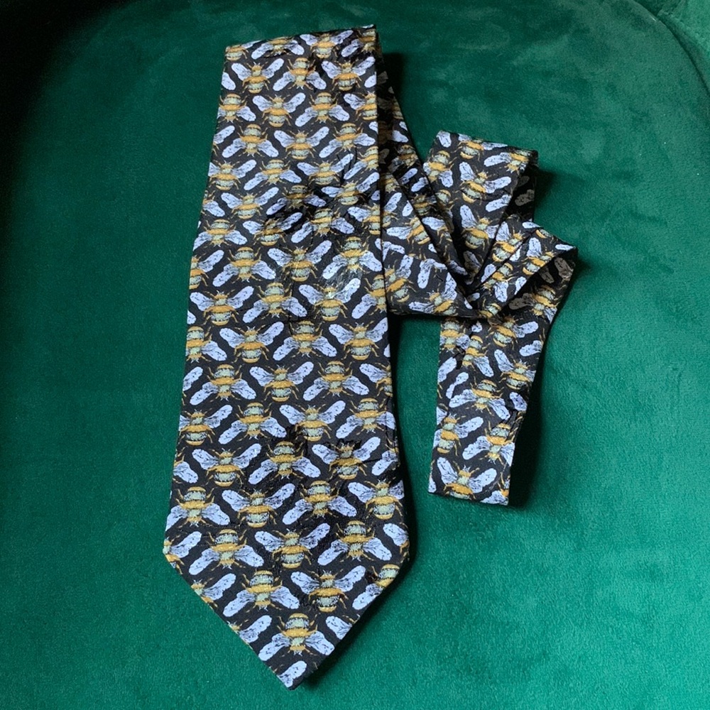 A. Rogers Bumblebees Necktie